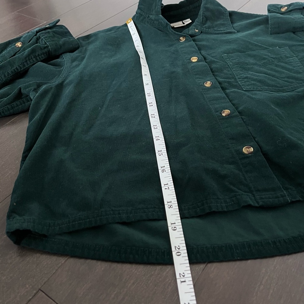Women’s Dark Green Cropped Corduroy Button Up Shirt Size XS Holiday, Christmas - Picture 4 of 6